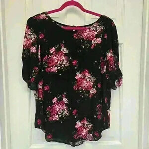 torrid black floral tops size 2